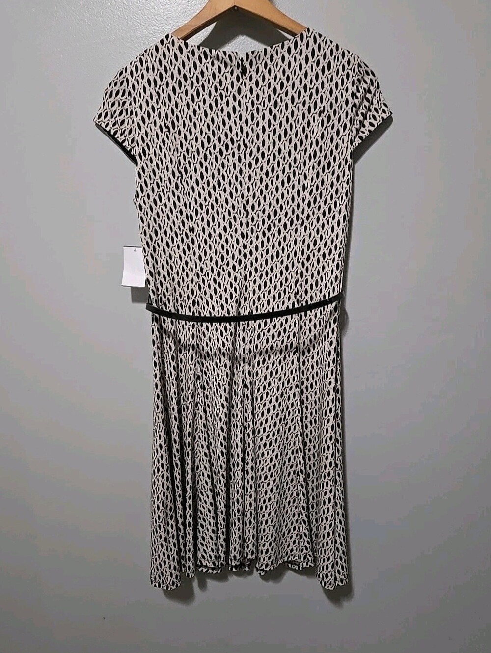 Jessica Howard Women's Dress Sz. 8 Petite Black Cream Geometric Belt Cap Sleeve - Picture 8 of 10
